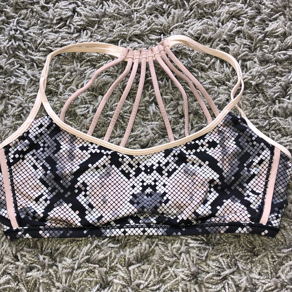 Lululemon size 8 free to be wild bra